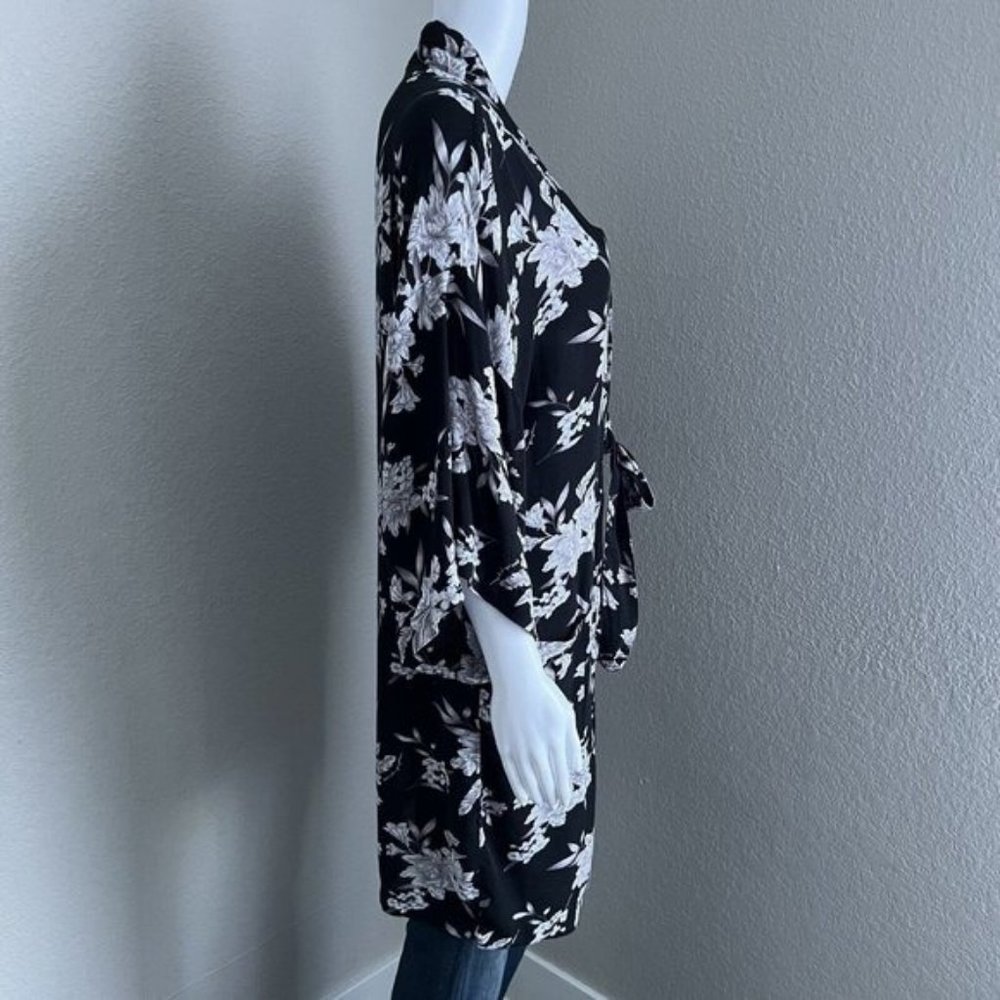 Spiritual Gangster Women's Robe One Size Black White Floral Kimono Pockets - Picture 9 of 10